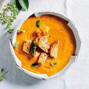 Read more about the article Butternut soup with garlic croutons