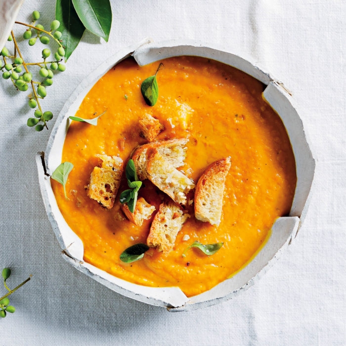 You are currently viewing Butternut soup with garlic croutons