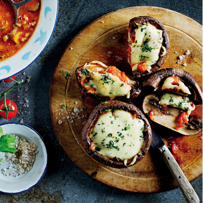 You are currently viewing Stuffed mushrooms with tomato and mozzarella