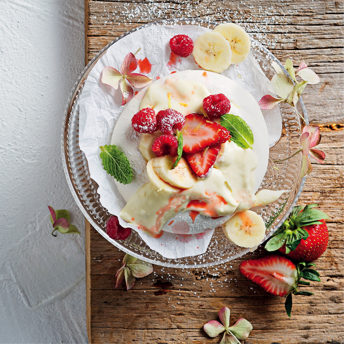 Read more about the article Mini banana, berry and lemon-curd pavlovas