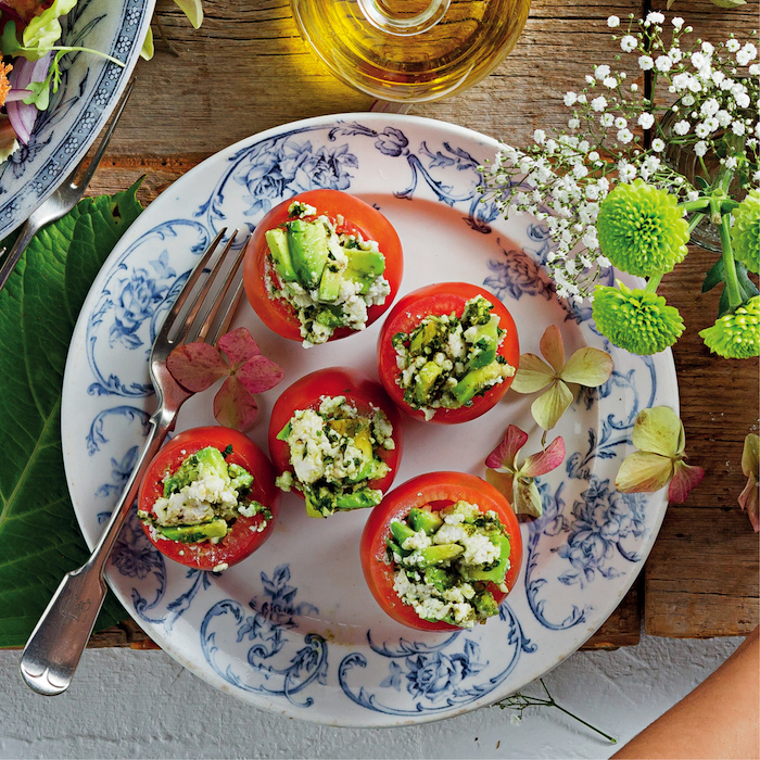 Read more about the article Pesto, avocado and ricotta stuffed tomatoes