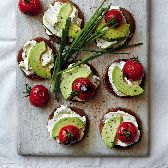 You are currently viewing Buckwheat blini with herbed cream cheese, avo and vine tomatoes