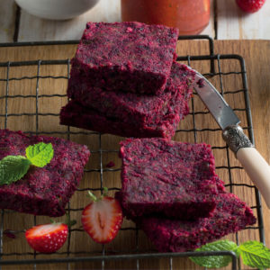 Read more about the article Wellness Wednesday: Raw beetroot and carrot squares