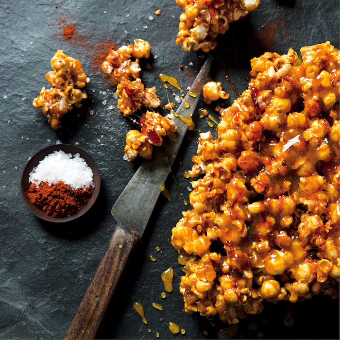 You are currently viewing The Ultimate bar snack: Spicy popcorn brittle