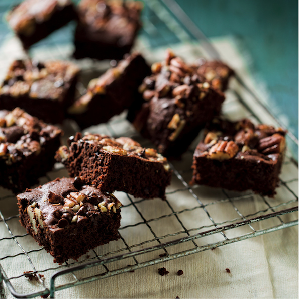 Read more about the article Chocolate chip, orange and pecan brownies