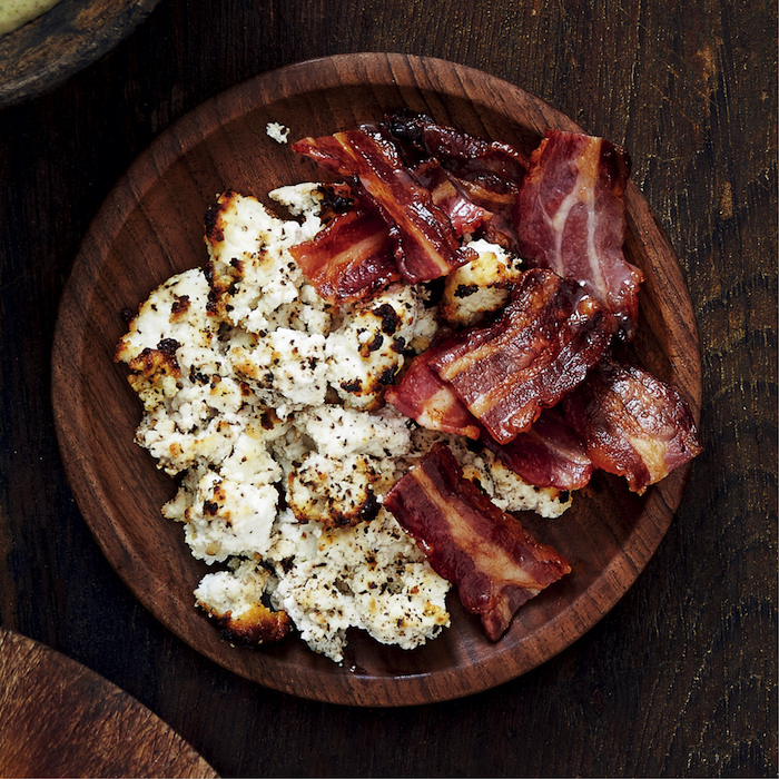 Read more about the article Carb-free grilled ricotta with crispy bacon bits
