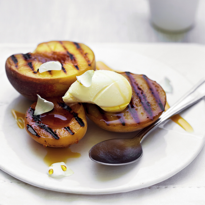 Read more about the article Peaches and apricots with mascarpone and honey