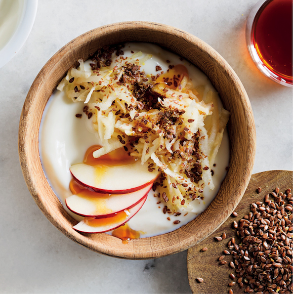 Read more about the article Apple and flaxseed breakfast bowl