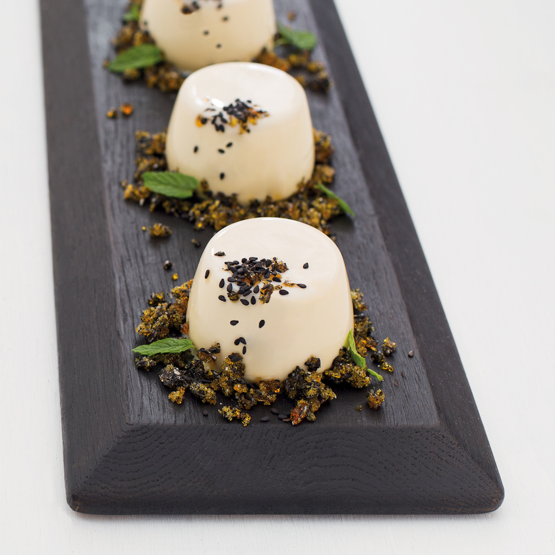 Read more about the article Green tea panna cotta with black sesame praline