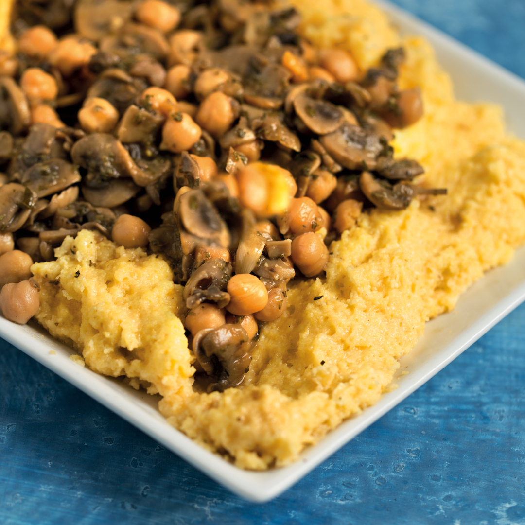 You are currently viewing Polenta with chickpea and mushroom ragout