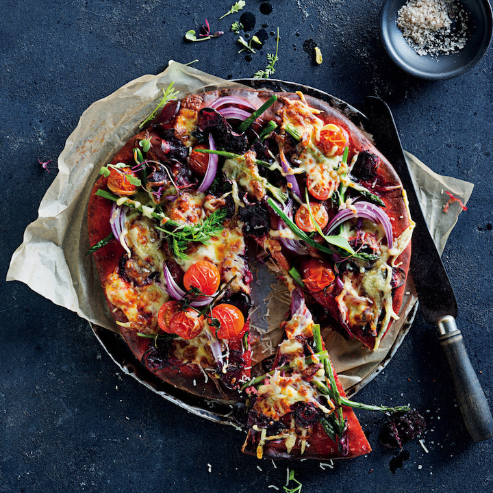 Read more about the article Beetroot pizza with asparagus and Emmental