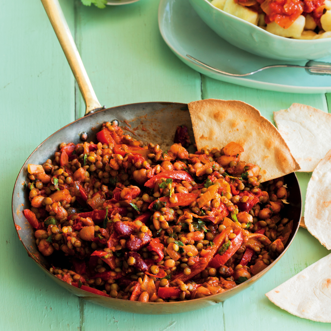 You are currently viewing Chilli-con-lentils with tortilla chips
