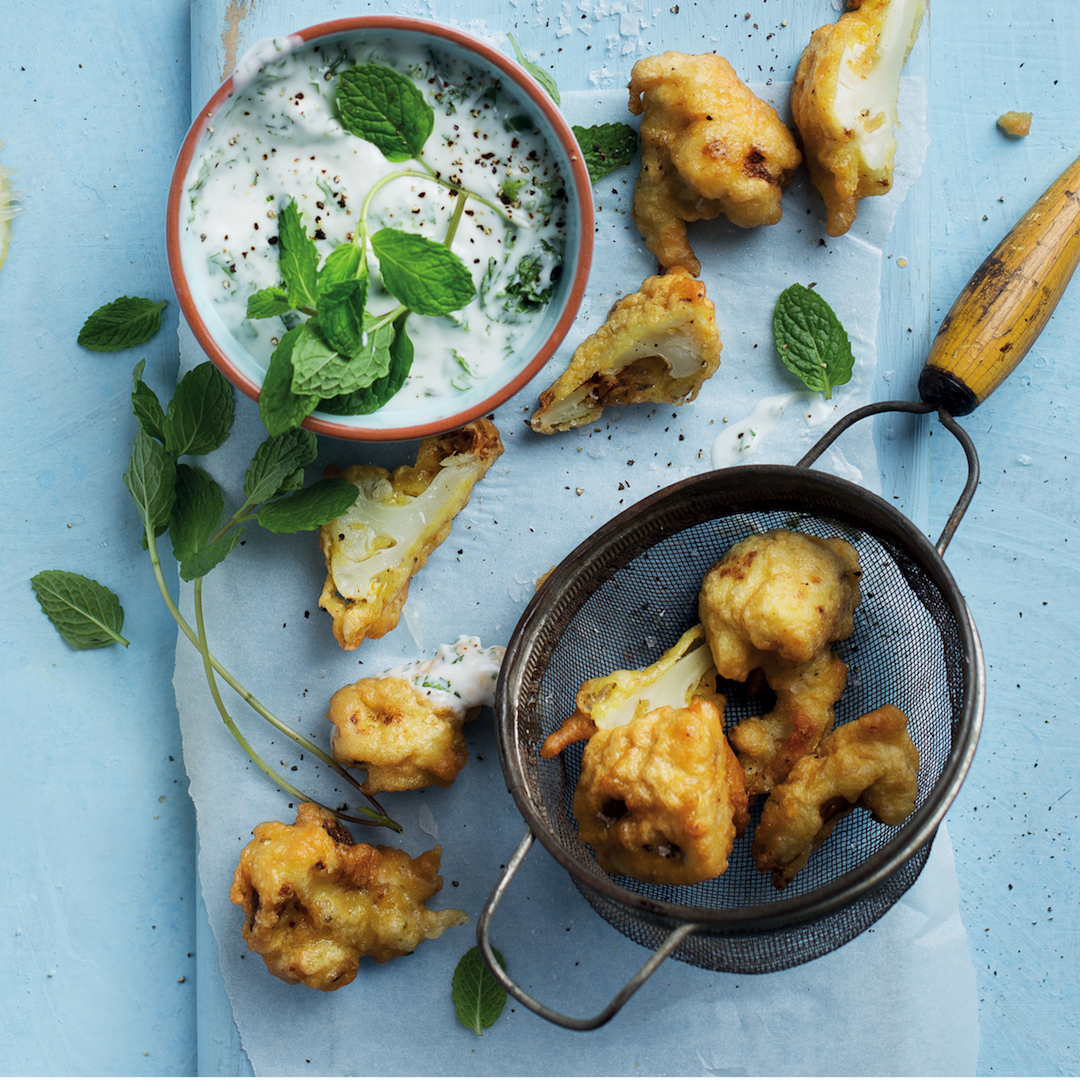 You are currently viewing Beer-battered cauliflower fritters with yoghurt dip
