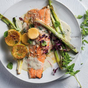 Read more about the article Roast salmon with red-wine butter and leeks