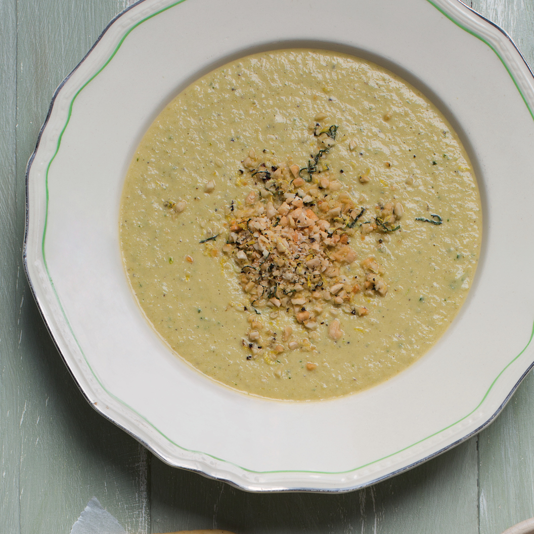 Read more about the article Summer soup with almond crumble