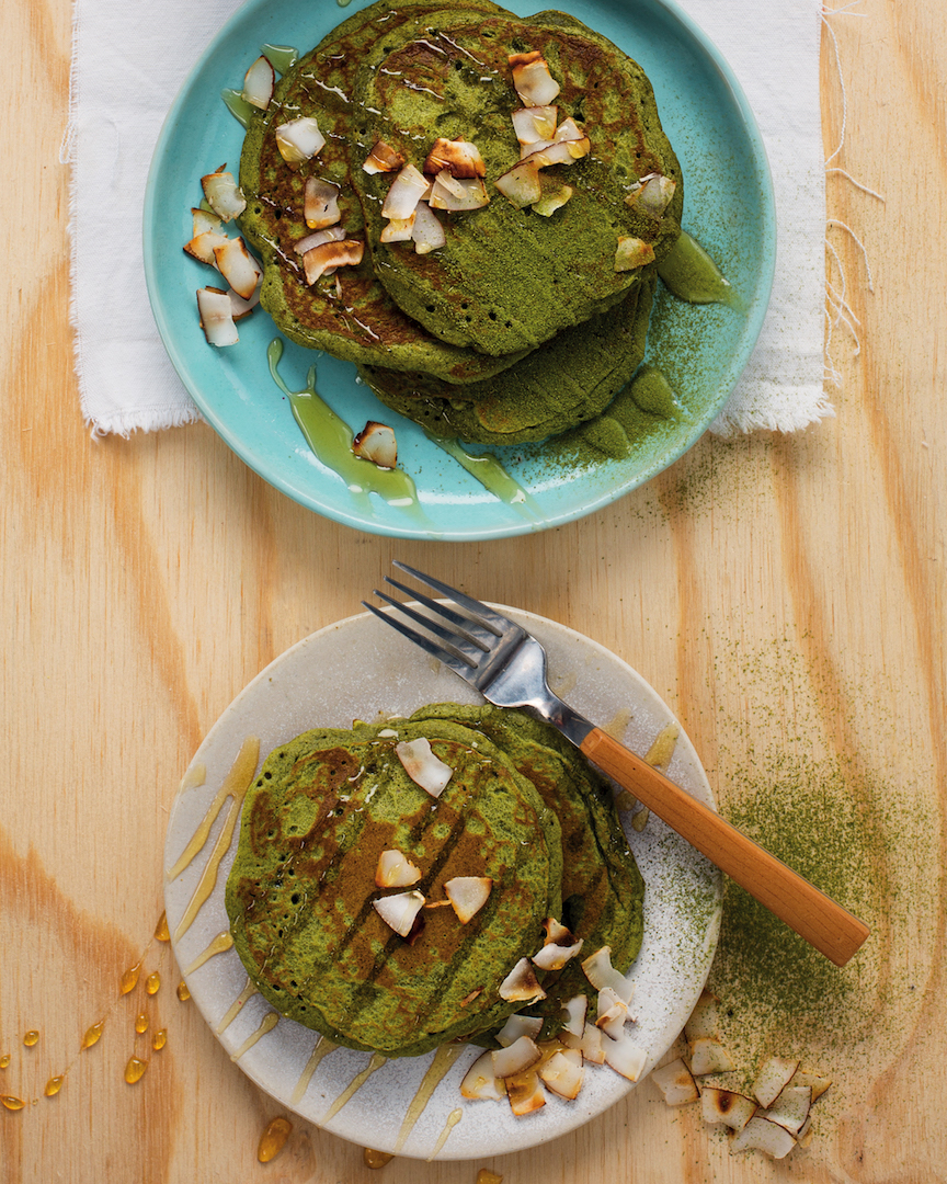 You are currently viewing Matcha pancakes with whipped coconut cream