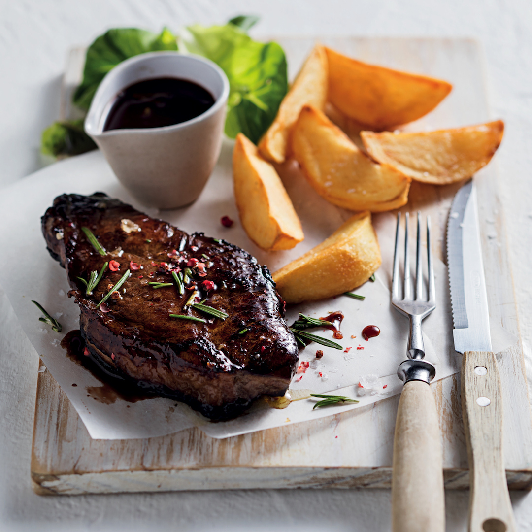 Read more about the article Red wine marinated steak with wine jus