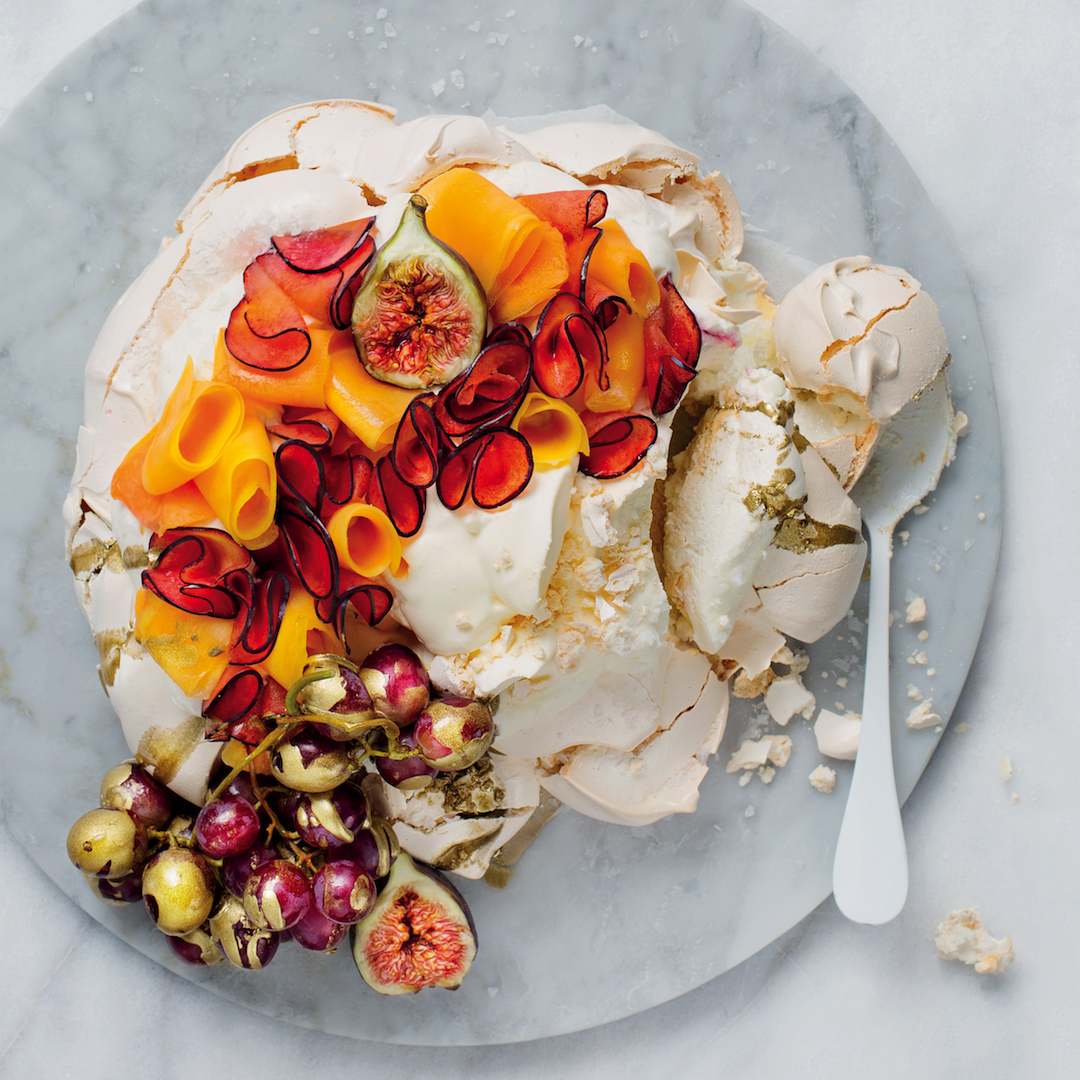Read more about the article December cover recipe: Salted golden pavlova