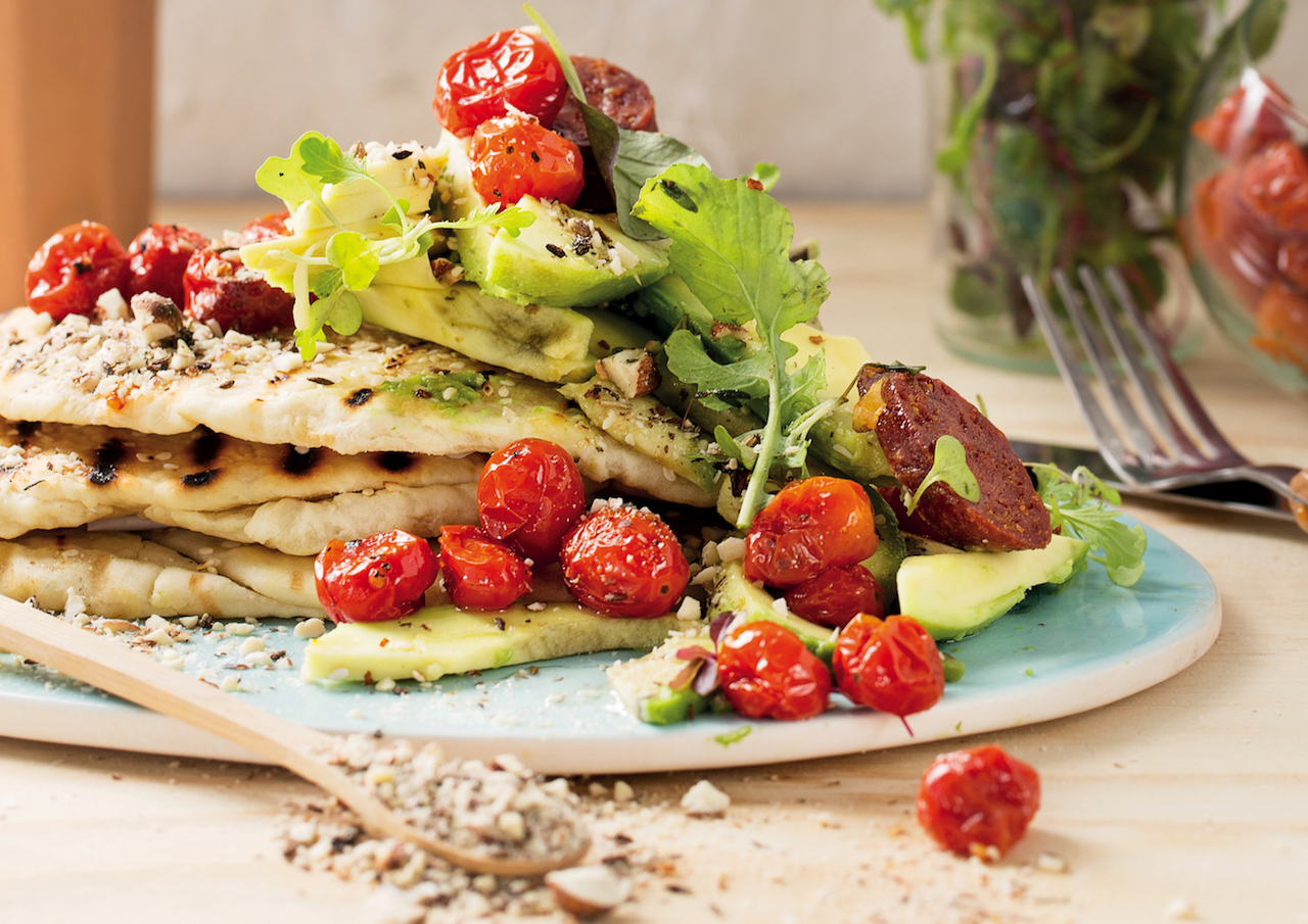 Read more about the article Toasted naan with avo, roast tomato, dukkah and chorizo