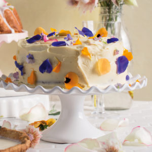 Read more about the article Lemon flowerfetti cake