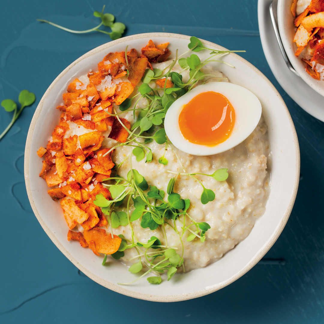 Read more about the article Savoury oats with eggs and paprika-coconut