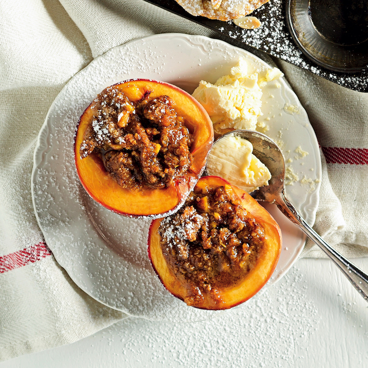 Read more about the article Baked peaches with Nuttikrust crumble