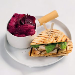 Read more about the article Crispy chicken flatbreads with beetroot hummus