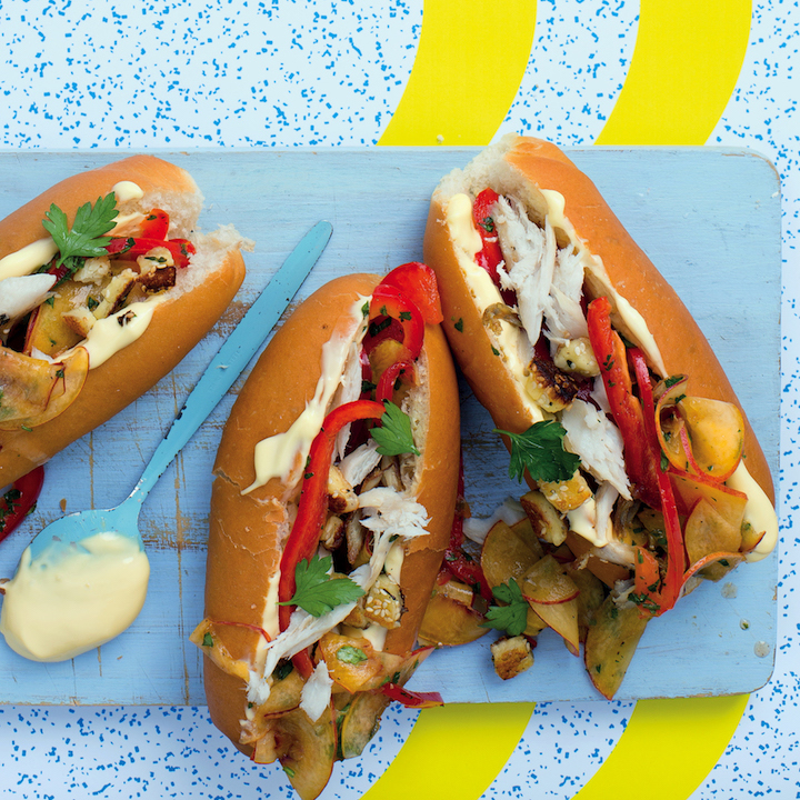 Read more about the article Snoek and halloumi dogs with peach-pepper slaw