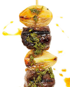 Read more about the article Ostrich and onion kebabs with honey-thyme sauce