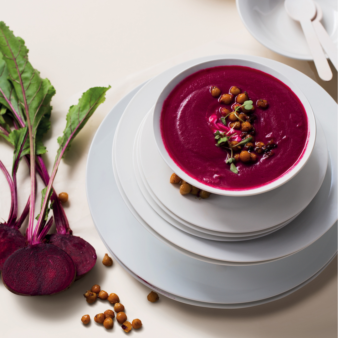 You are currently viewing Curried beetroot soup with spiced chickpeas