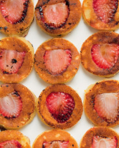 Read more about the article Mini strawberry flapjacks