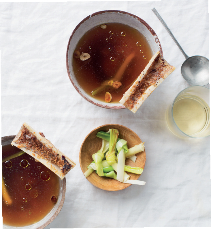 You are currently viewing Bone broth with roast leeks