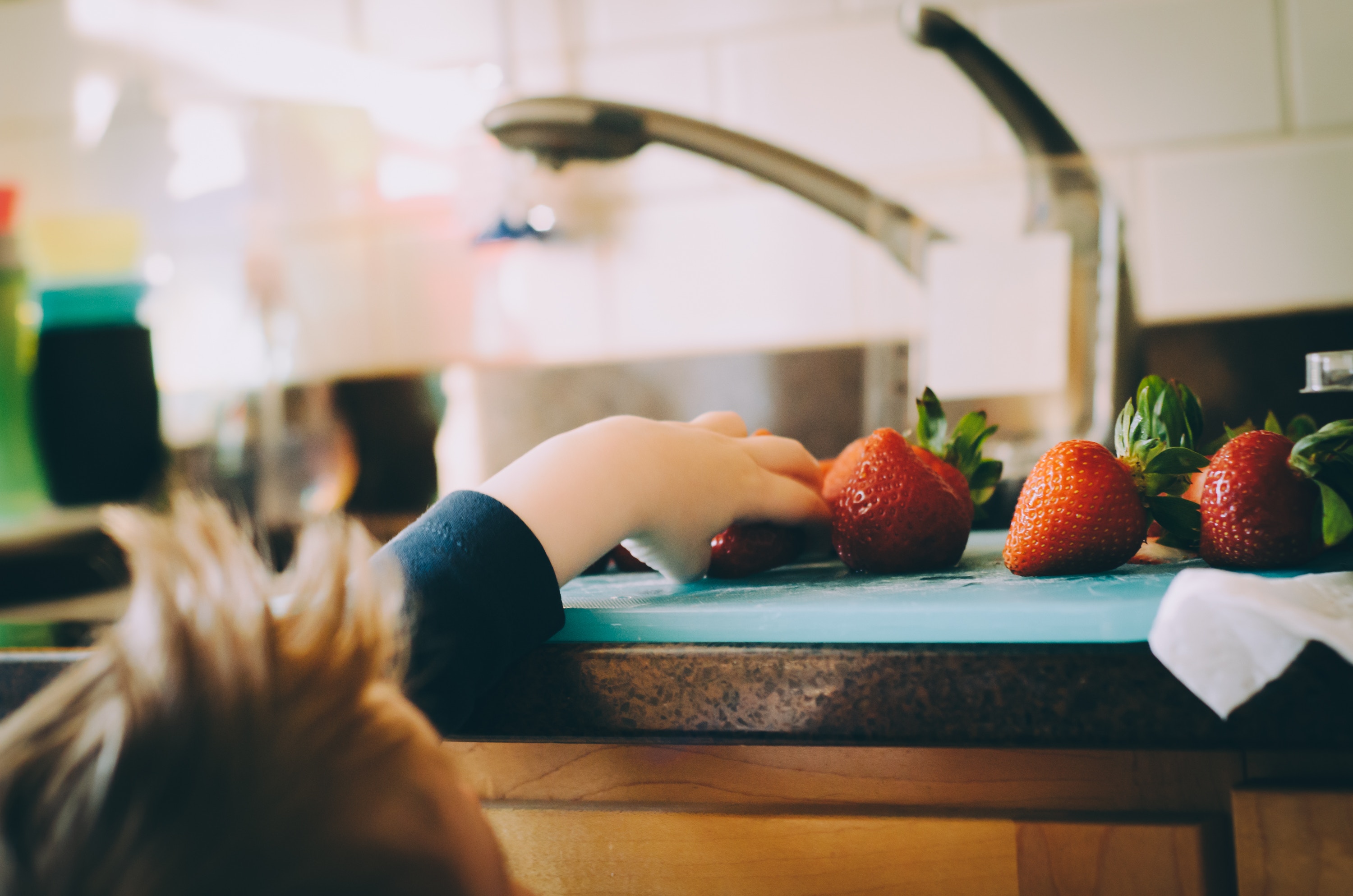 You are currently viewing 10 ways to encourage your kids to eat healthy, and enjoy it!