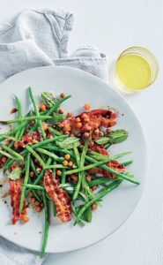 Read more about the article Green beans with crispy pancetta, roasted chickpeas and mint