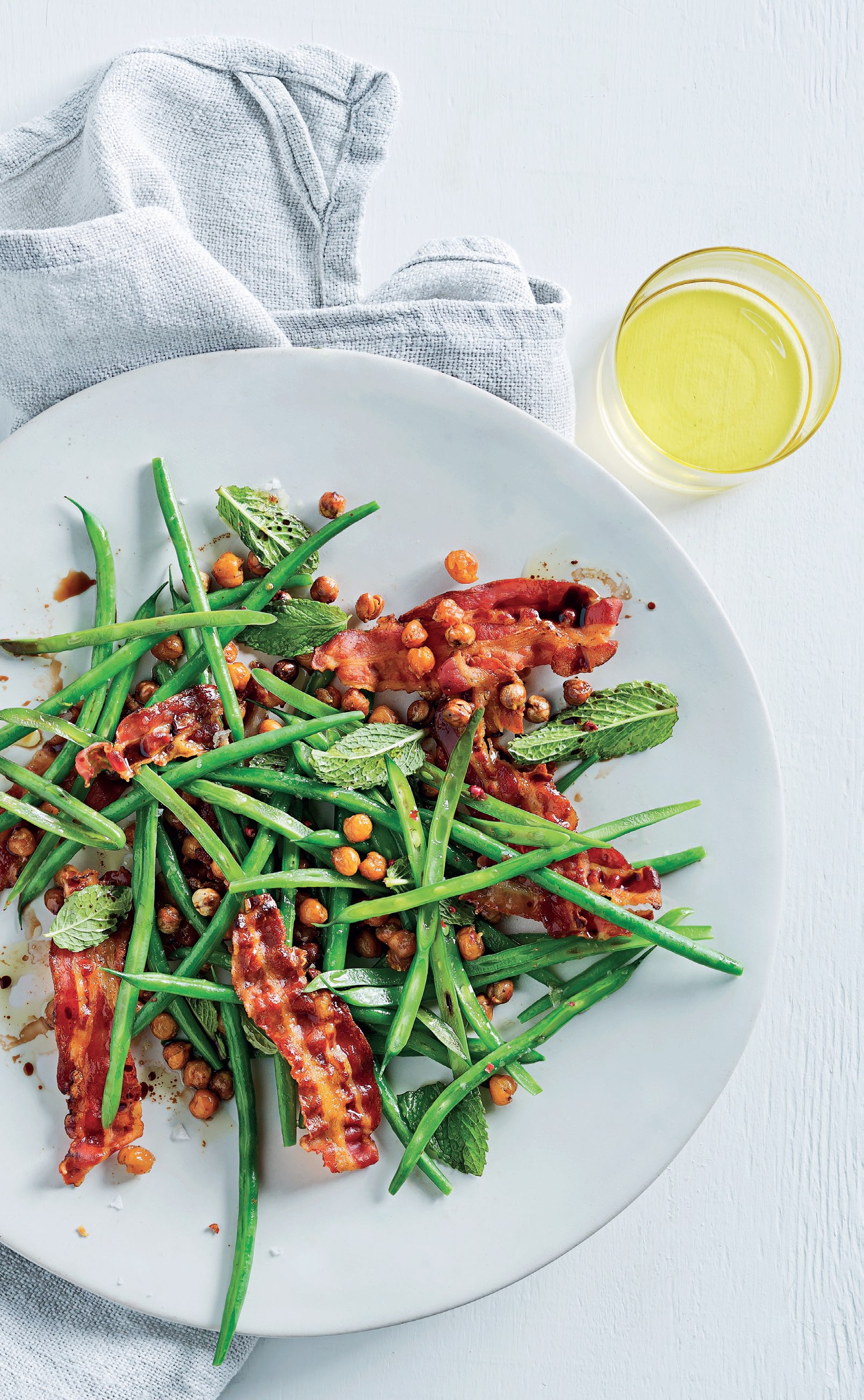 You are currently viewing Green beans with crispy pancetta, roasted chickpeas and mint