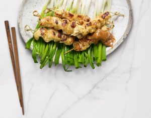 Read more about the article Chicken satay kebabs with spring onions