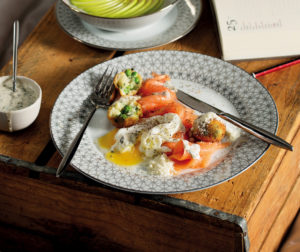 Read more about the article Pea croquettes with poached eggs and salmon