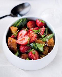 Read more about the article Strawberry panzanella salad