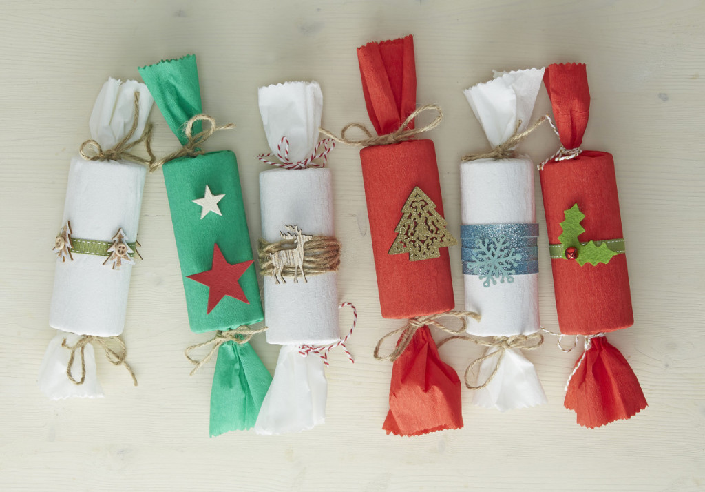 Read more about the article Make your own DIY Christmas crackers this year!