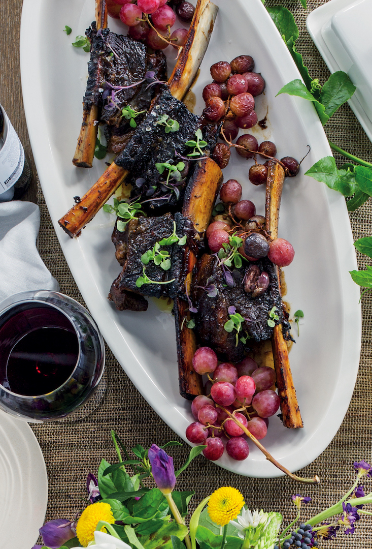 You are currently viewing Sticky beef ribs with grapes and olives
