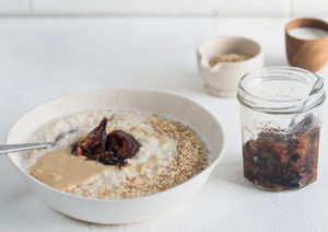 Read more about the article Sesame oats with fig jam
