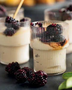 Read more about the article Creamy rice porridge with blackberries and coconut milk