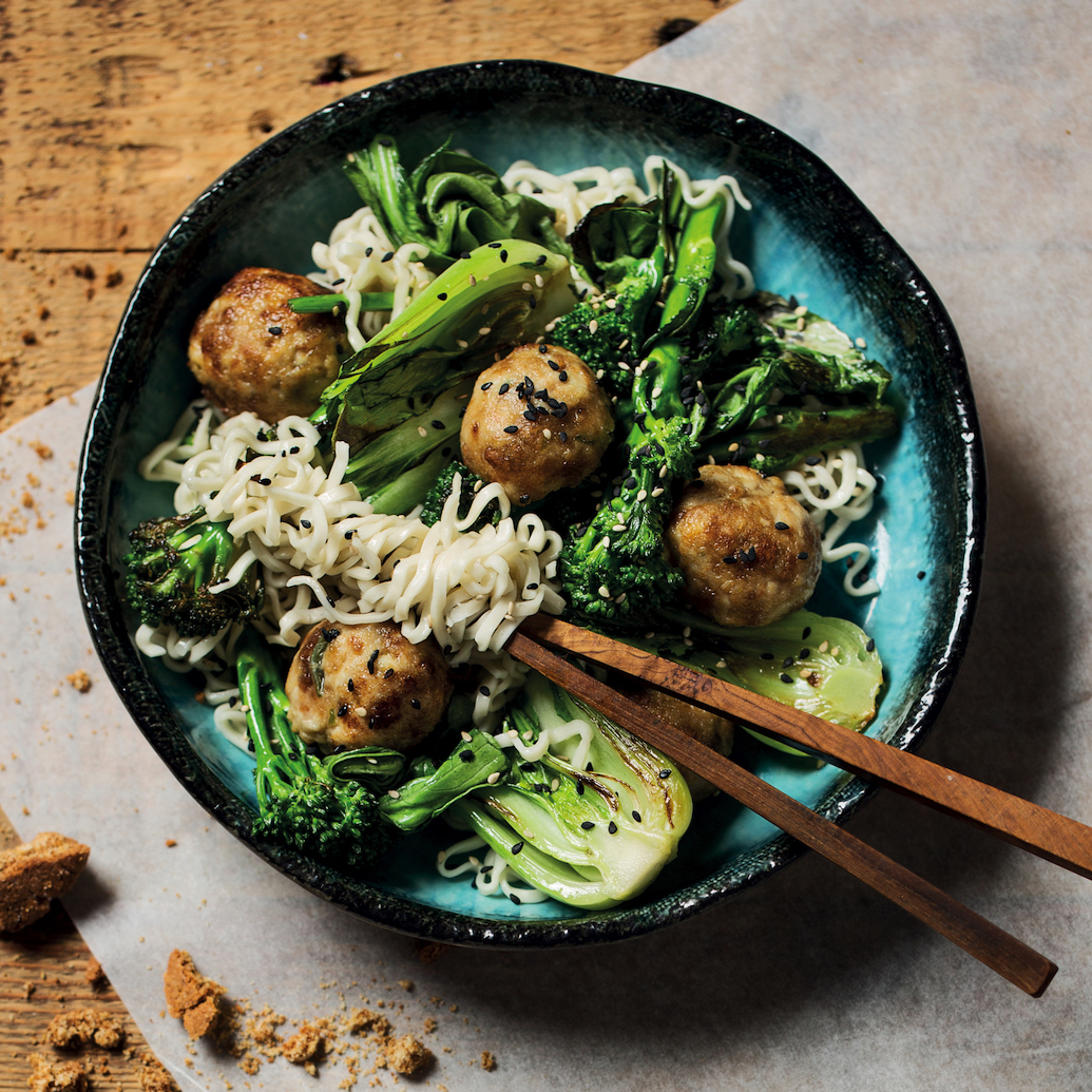 You are currently viewing Ginger and chicken meatballs with mixed greens
