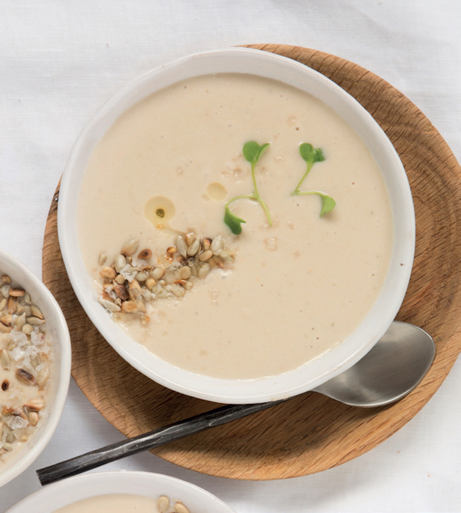 Read more about the article Quick and easy cannellini bean soup with sunflower seeds