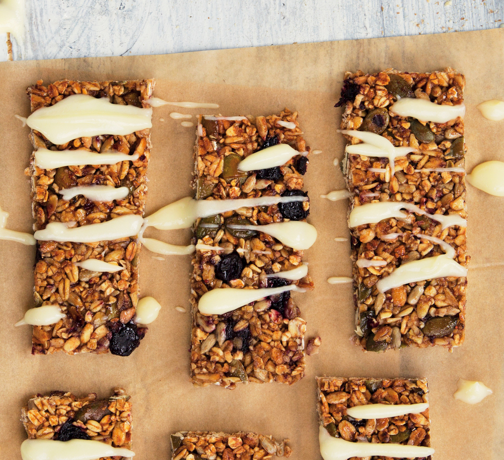 You are currently viewing Blueberry, cinnamon, vanilla and yoghurt granola bars