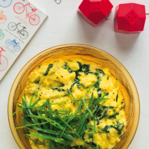 Read more about the article Perfect scrambled eggs with mixed greens