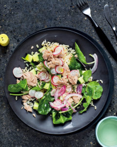 Read more about the article Brown rice salad bowl with tuna and radish