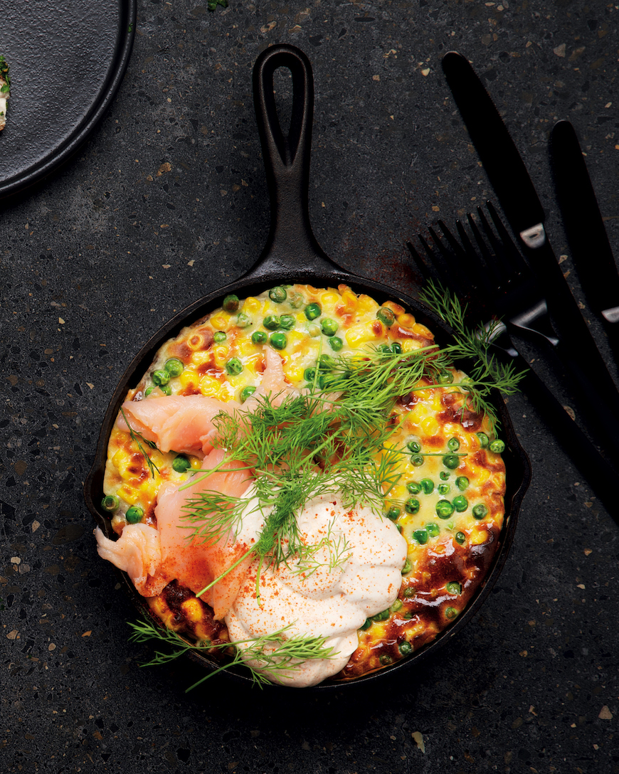 You are currently viewing Corn fritter cake with smoked trout and chilli sour cream