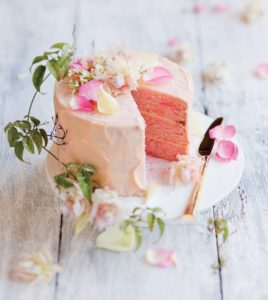 Read more about the article The perfect pink Champagne cake with buttercream icing