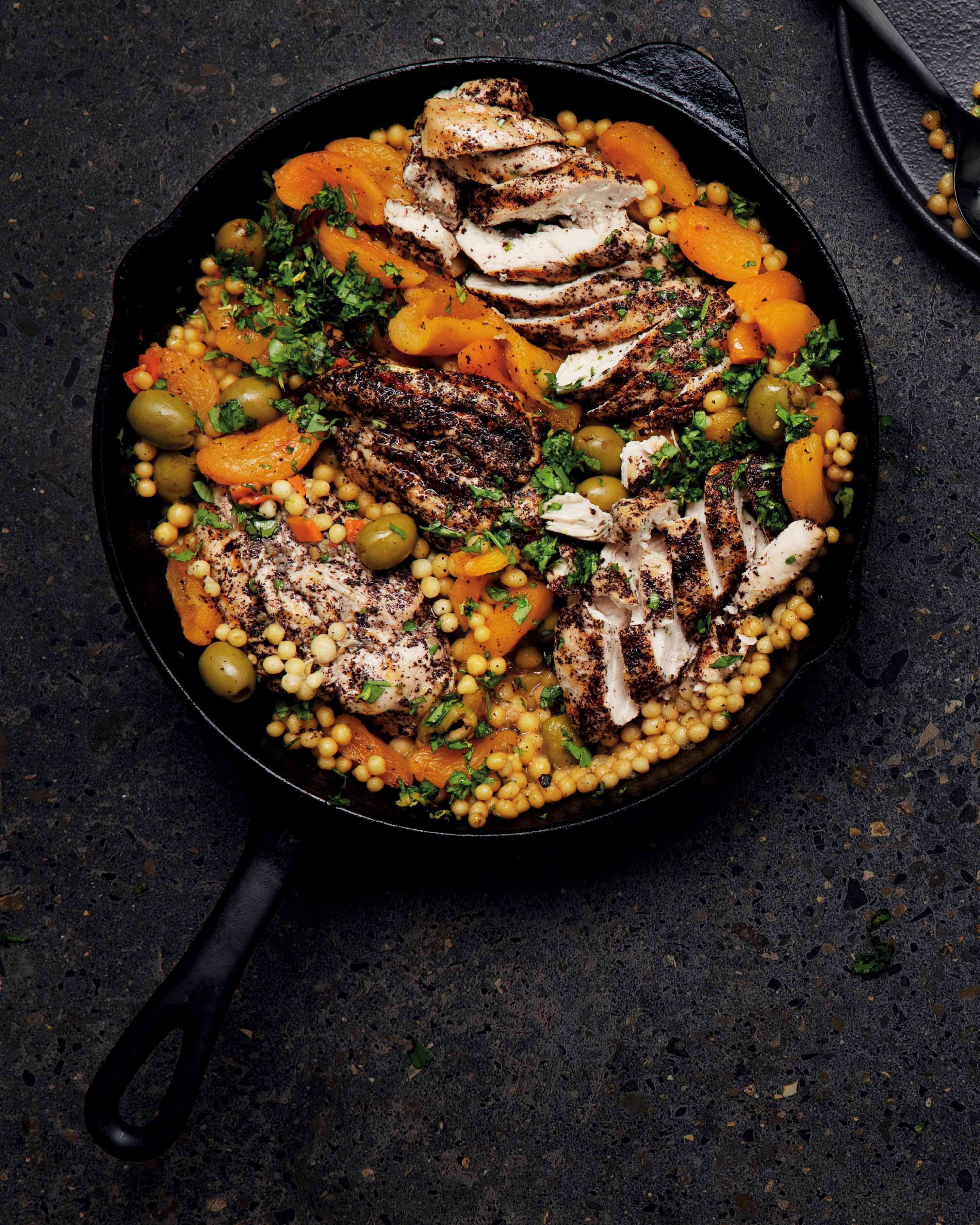 You are currently viewing One-pot Mediterranean chicken with couscous